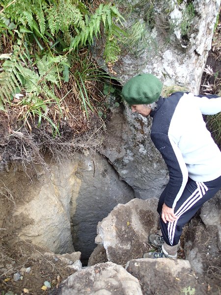 2294PB040635.JPG
L'entrée après désobstruction
Fichier manquant